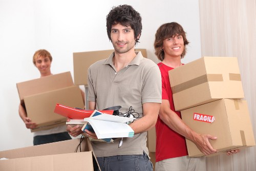Residential and commercial moving truck support across London